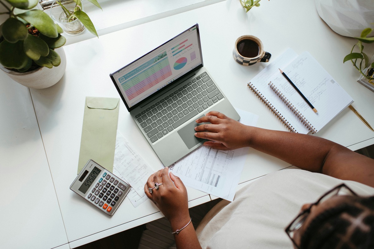 Online inventory and sales reporting on a laptop